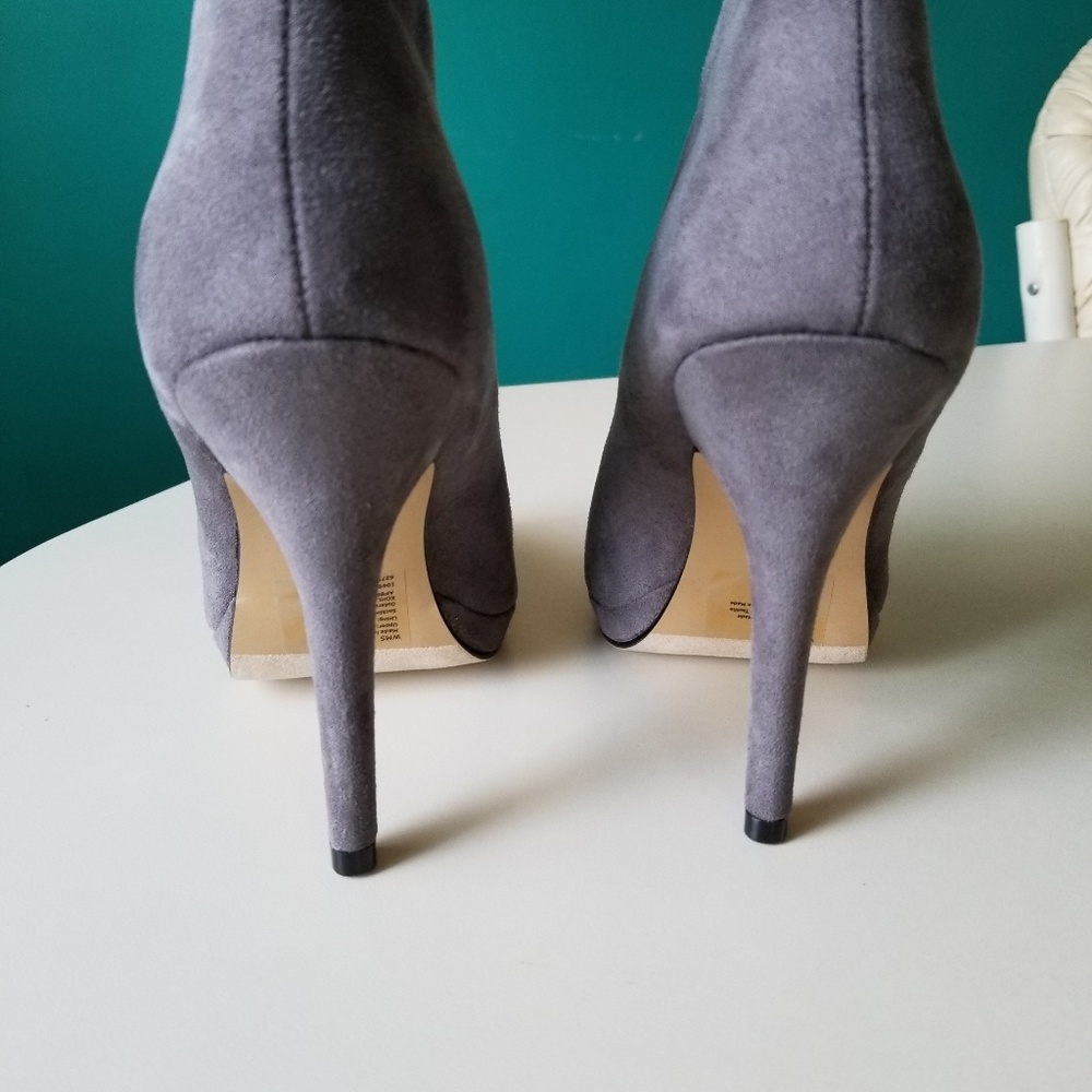 Heels - Picture 3 of 3